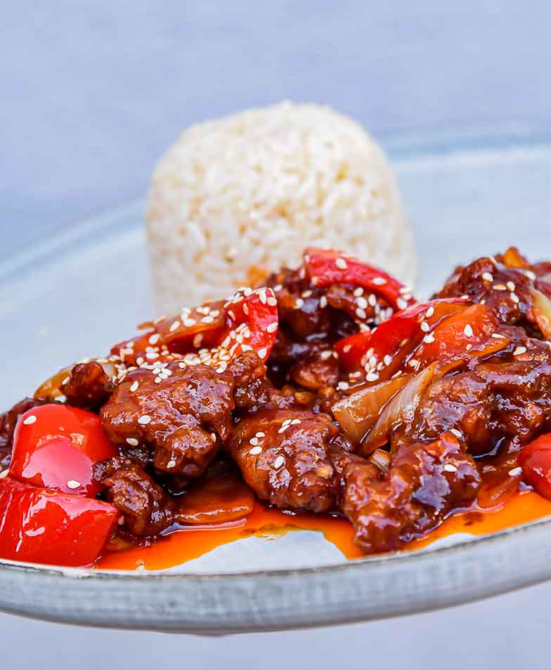 Pekino jautiena su raudonąja paprika ir ryžiais