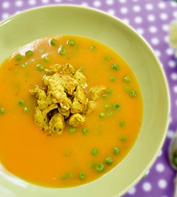 Trinta morkų sriuba su žaliaisiais žirneliais ir aromatinga kalakutiena