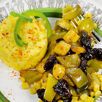 Pikantiškos cukinijos su slyvomis bei kukurūzų kruopų polenta